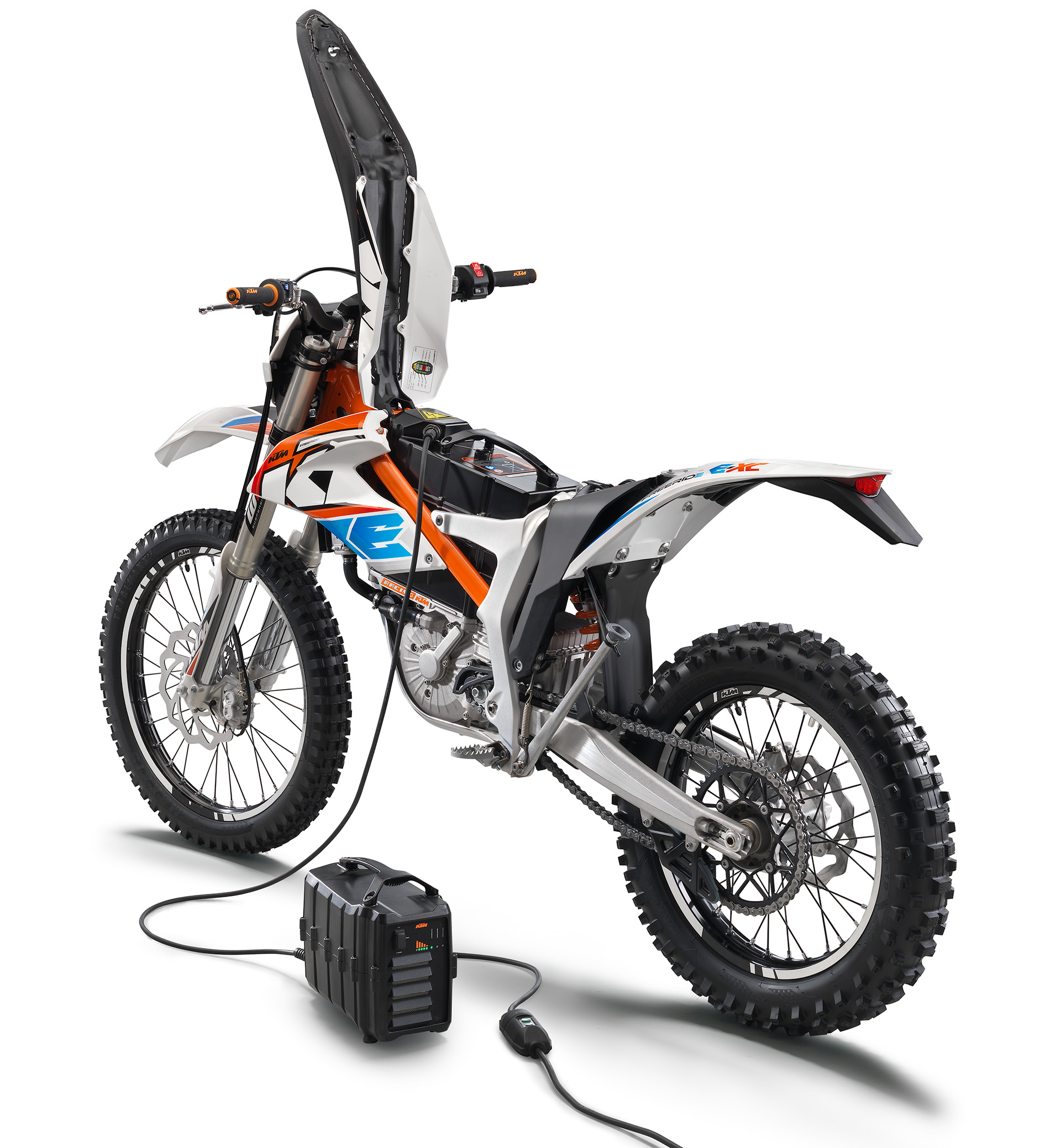 ktm_freeride_e-xc_charging_02.jpg