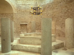 300px-Intérieur_Baptistère_Aquilée.jpg