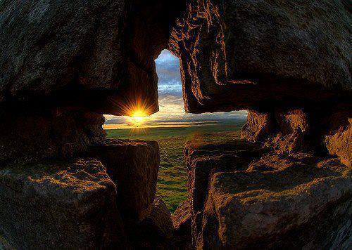 cross-in-the-rock.jpg w=640.jpg