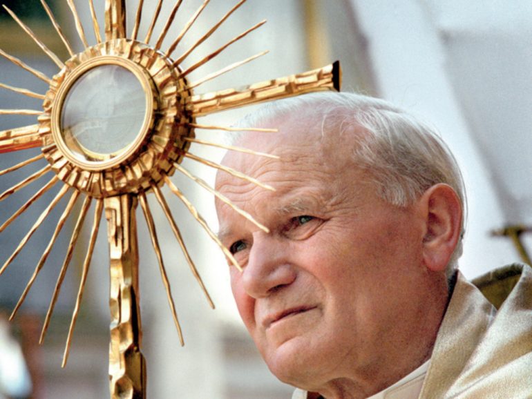 eucharisztia_es_a_papa.jpg