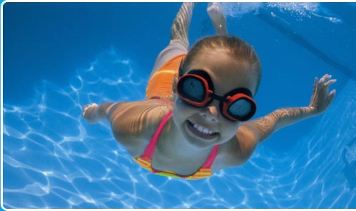 s5-girl-underwater-in-swimming-pool.jpg