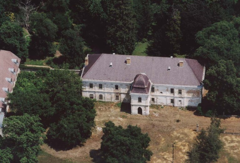 erdotelek_palace.jpg