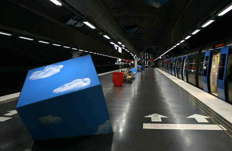 stockholm-metro-subway-art-sweden-worlds-longest-art-gallery-13.jpg