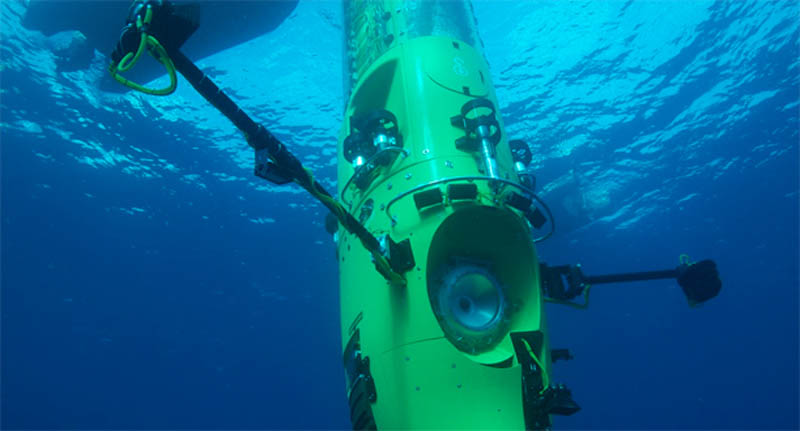 deep-sea-challenger-underwater-james-cameron-sub-2.jpg