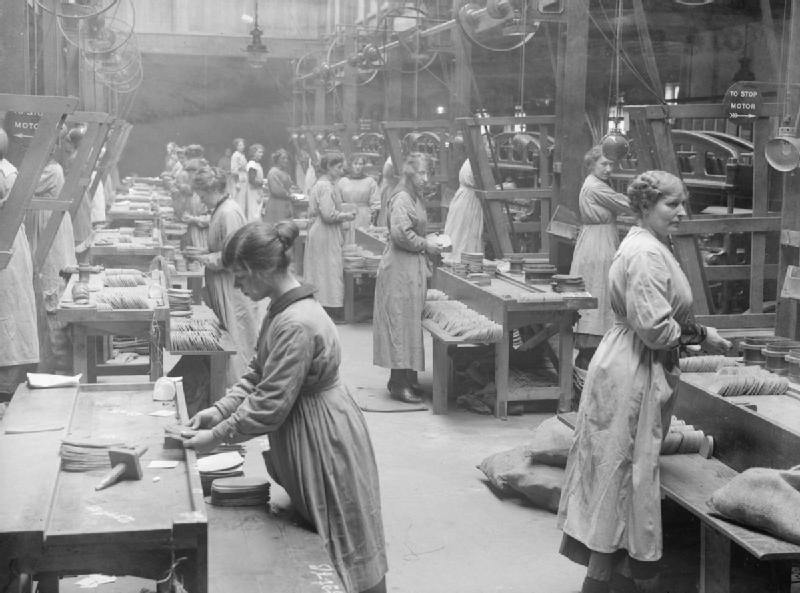 women_in_industry_during_the_first_world_war_london_c_1918_q28640.jpg