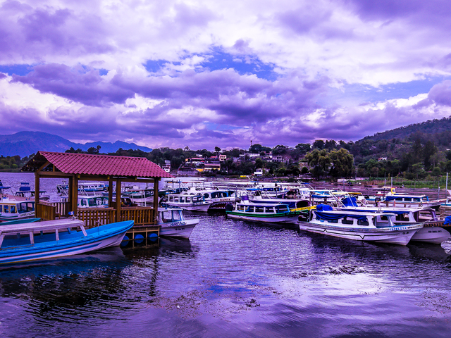 Csónakkal az Atitlan-tó körül