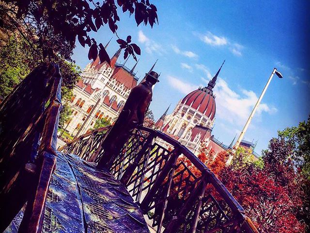 LookBackAnger #capital #photoblogger #architecture #parlament #lookbackinanger #citylife #lovecolours #oldtown #budapest #travelphotography #szilviaschafferphotography