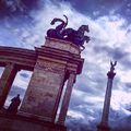 #herosquare #architecture #hystory #sculpture #hungariankings #europe #photoblogger #travelblogger #travelwithme #sky #cloudlovers #szilviaschafferphotography #carpediem