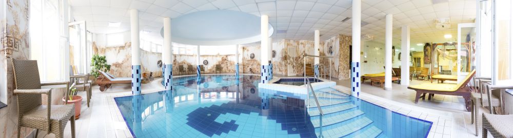 aphrodite_hotel_zalakaros_wellness_medence_pool_aktivpihenes_elmenyvadasz.jpg