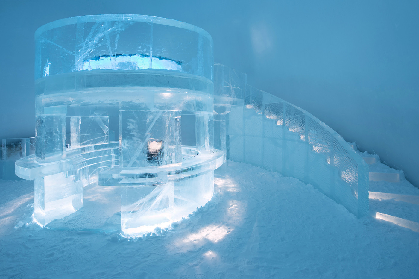 icebar-by-icehotel-jukkasjarvi-design-elin-julin-marinus-vroom-and-jens-thoms-ivarsson-photo-asaf-kliger-1400x932.jpg