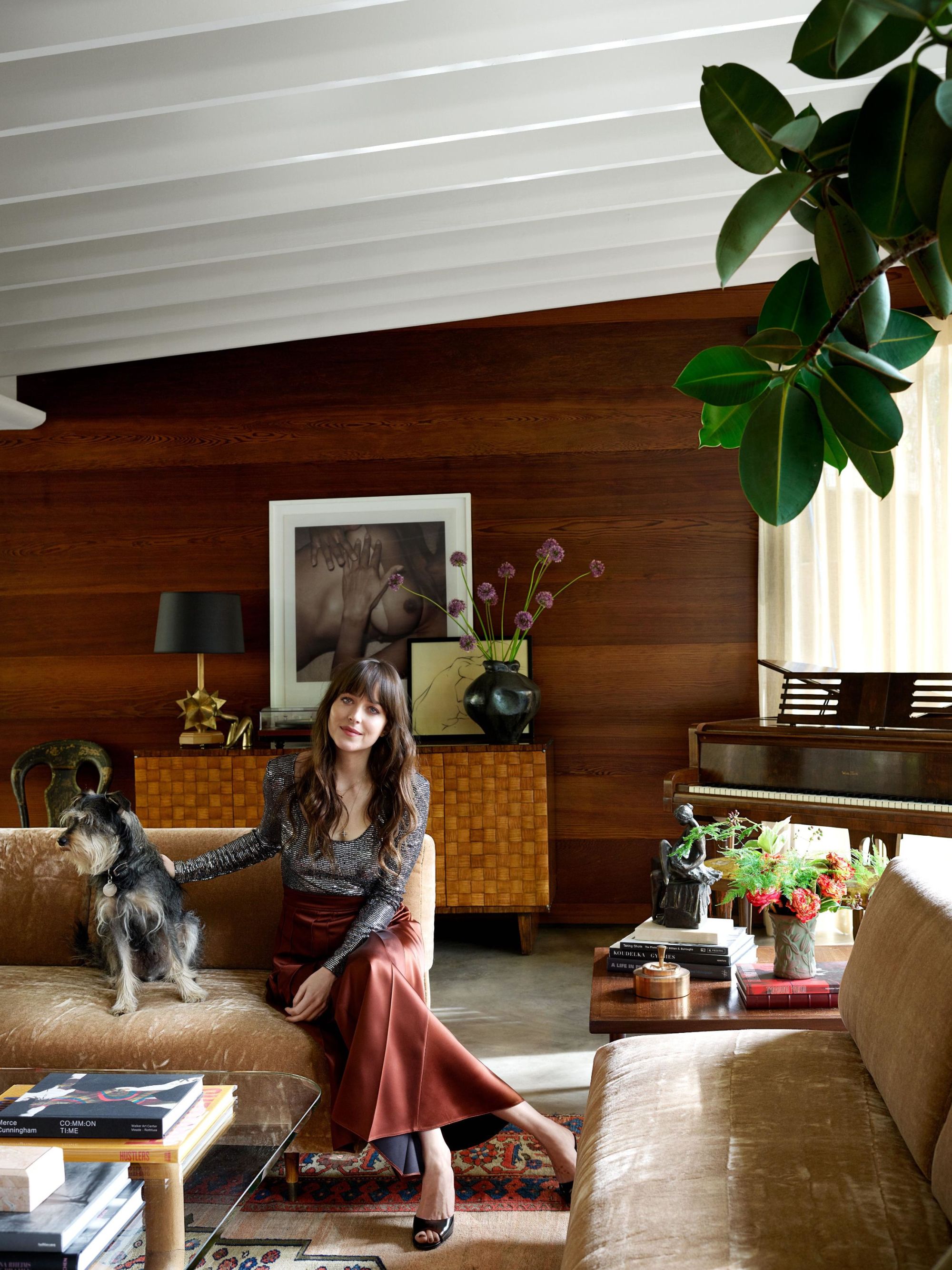 200310172735-dakota-johnson-architectual-digest-1_1.jpg