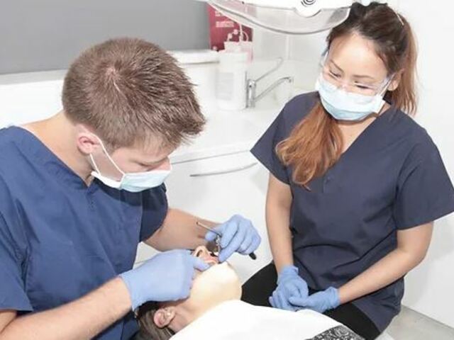 Who is a good dentist in Budapest and in Sopron?