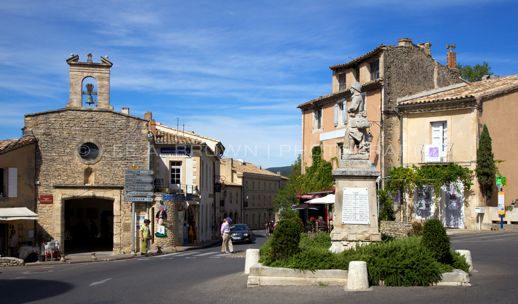 gordes-downtown.jpg