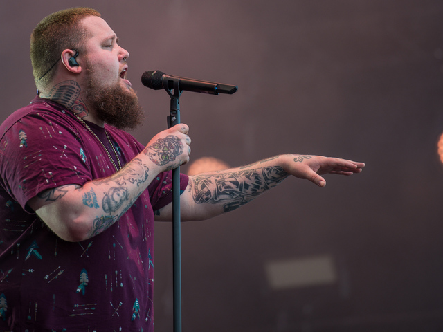 Rag’n’Bone Man koncertjegyeket rejt az MTV Télapó zsákja