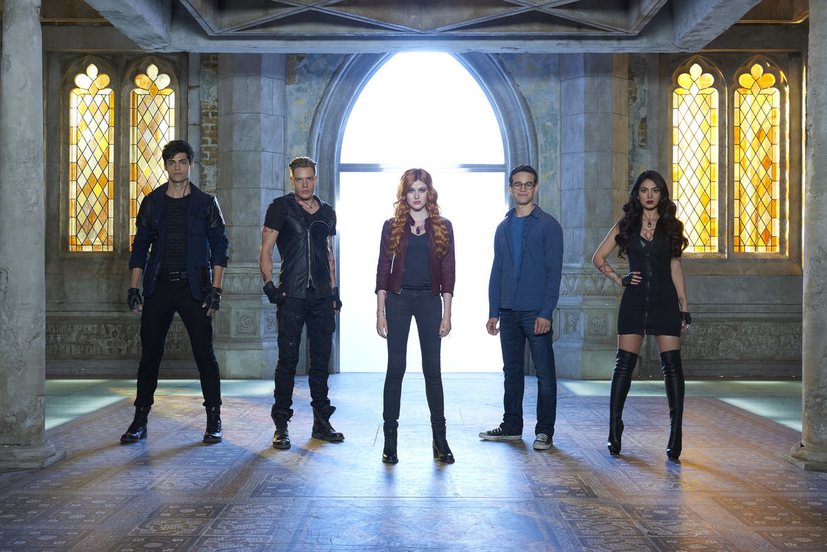 shadowhunters_y1_gal_140493_0131r1_1.jpg