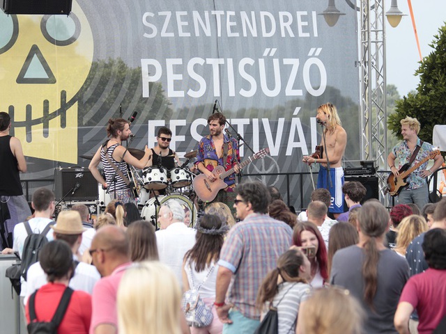 Lampionos felvonulás és hajóverseny is lesz a Pestisűző Fesztiválon