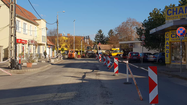 Szentendre.hu: A tervek szerint halad a Vasúti villasor felújítása