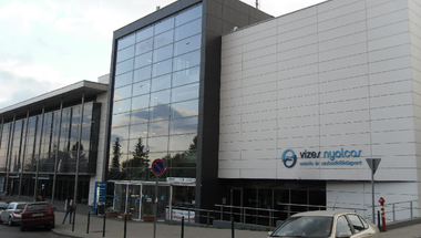 Zsebébe nyúlt az önkormányzat - 50 milliót kap a V-8 üzemeltetője