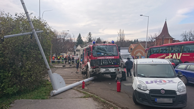 Tűzoltóautó ütközött egy furgonnal a Dunakanyar körúton