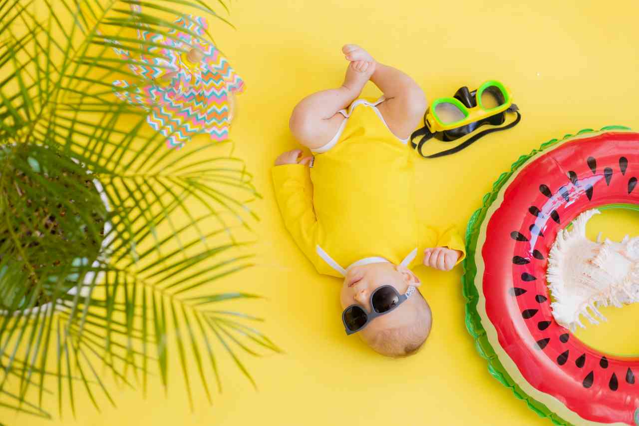 baby-in-a-yellow-bodysuit-and-sunglasses-lies-next-2022-11-11-17-52-12-utc_s.jpg