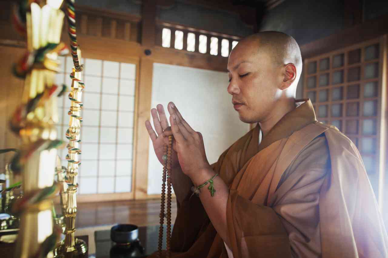 buddhist-monk-in-a-golden-robe-worshipping-2022-03-04-02-19-57-utc_s.jpg