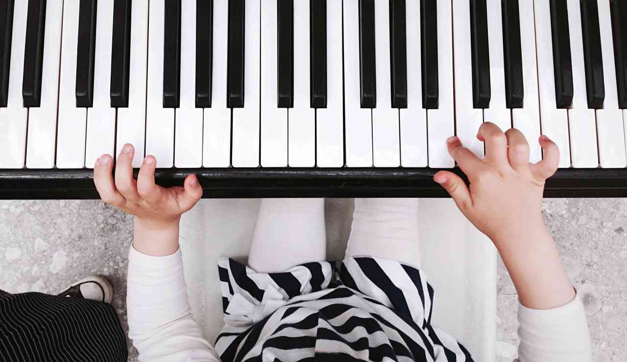 child-playing-piano-2022-02-01-23-40-20-utc_s.jpg