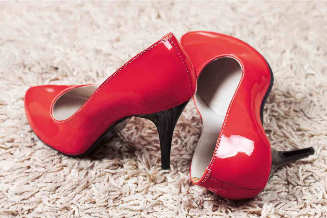 high-heel-women-shoes-isolated-on-white-carpet-bac-2022-03-18-16-21-58-utc_s.jpg