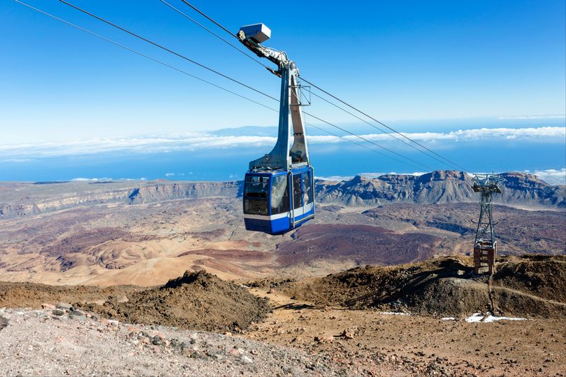 Több, mint 150 turistát evakuáltak a Mount Teide felvonóról