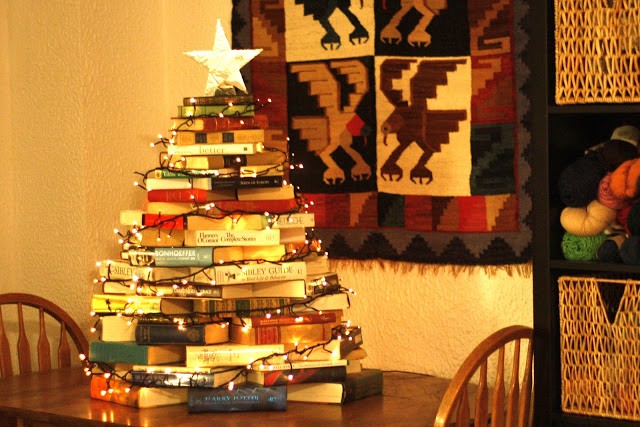2014_christmas_book_tree_with_mess_lights_and_light_up_star_topper_christmas_table_decoration_chr-f40552.jpg