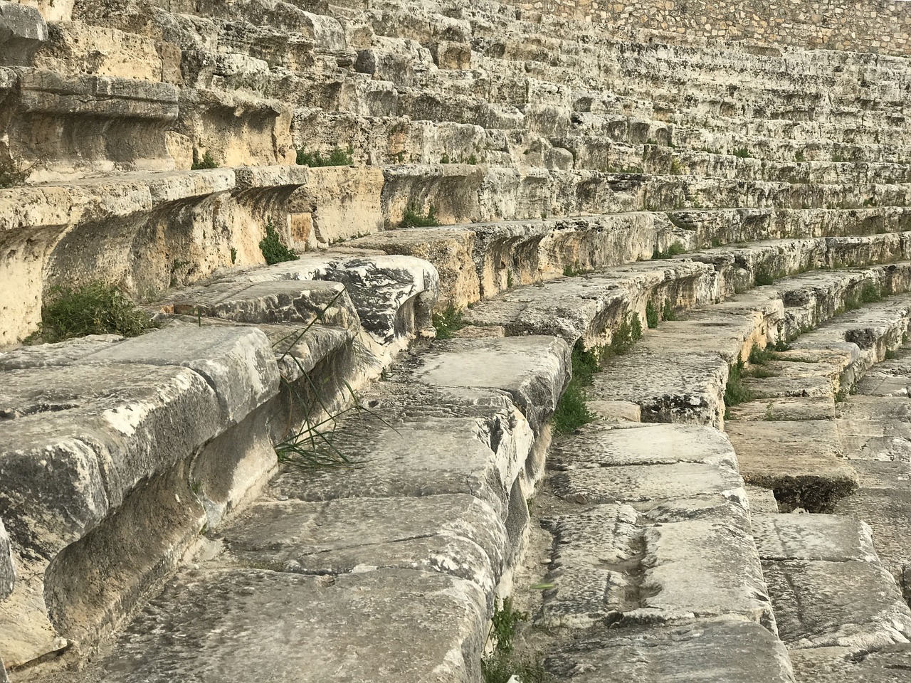 colosseum-2703104_1280.jpg