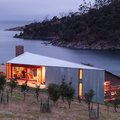 Shearers Quarters by John Wardle Architects  in Tasmania, Australia.- Modern Geometrikukus családi ház egy Tasmán  legelőn