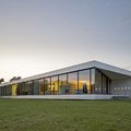 The minimalist Bridge House in Achterhoek, Netherlands - Modern Családi Villa Hollandiából