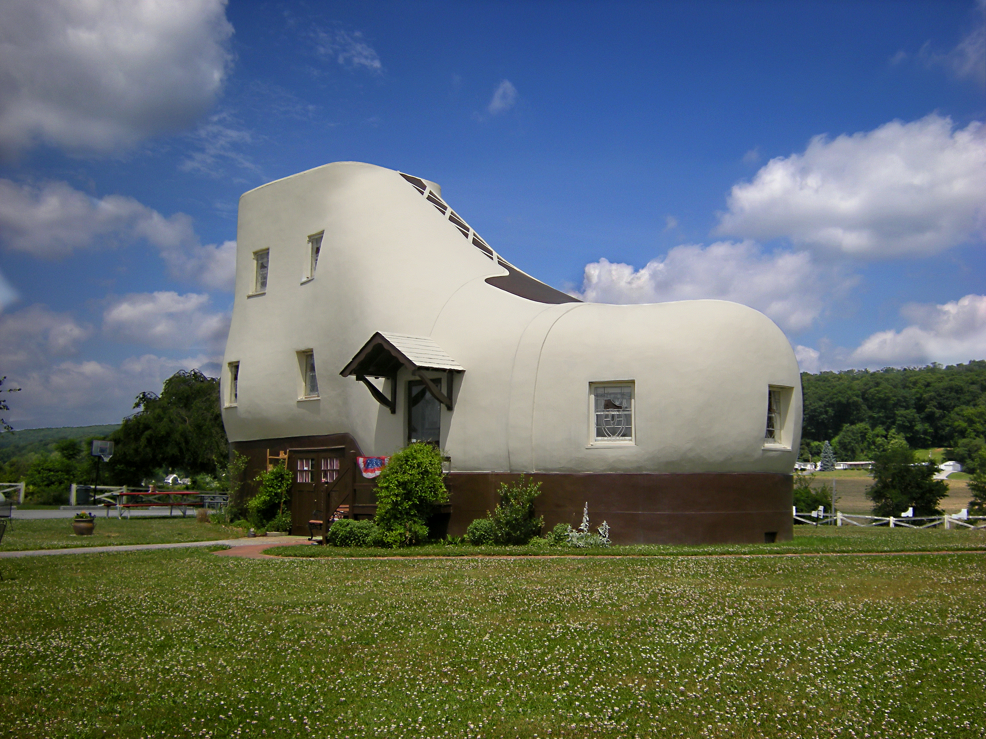 140708102106-weird-houses3.gif