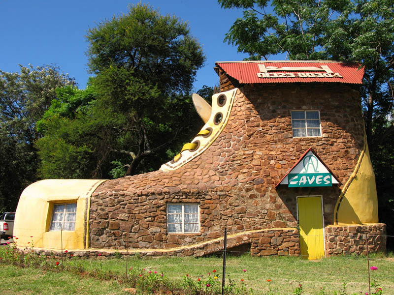 weird-houses-shoe_0.jpg