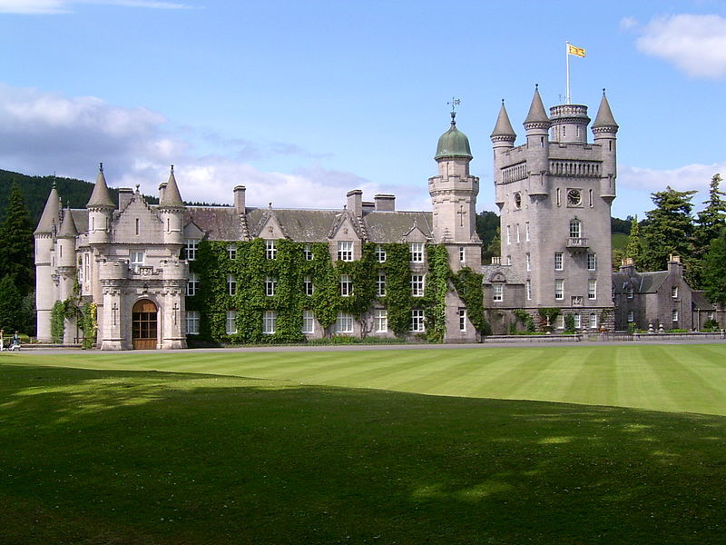 800px-balmoral_castle.jpg