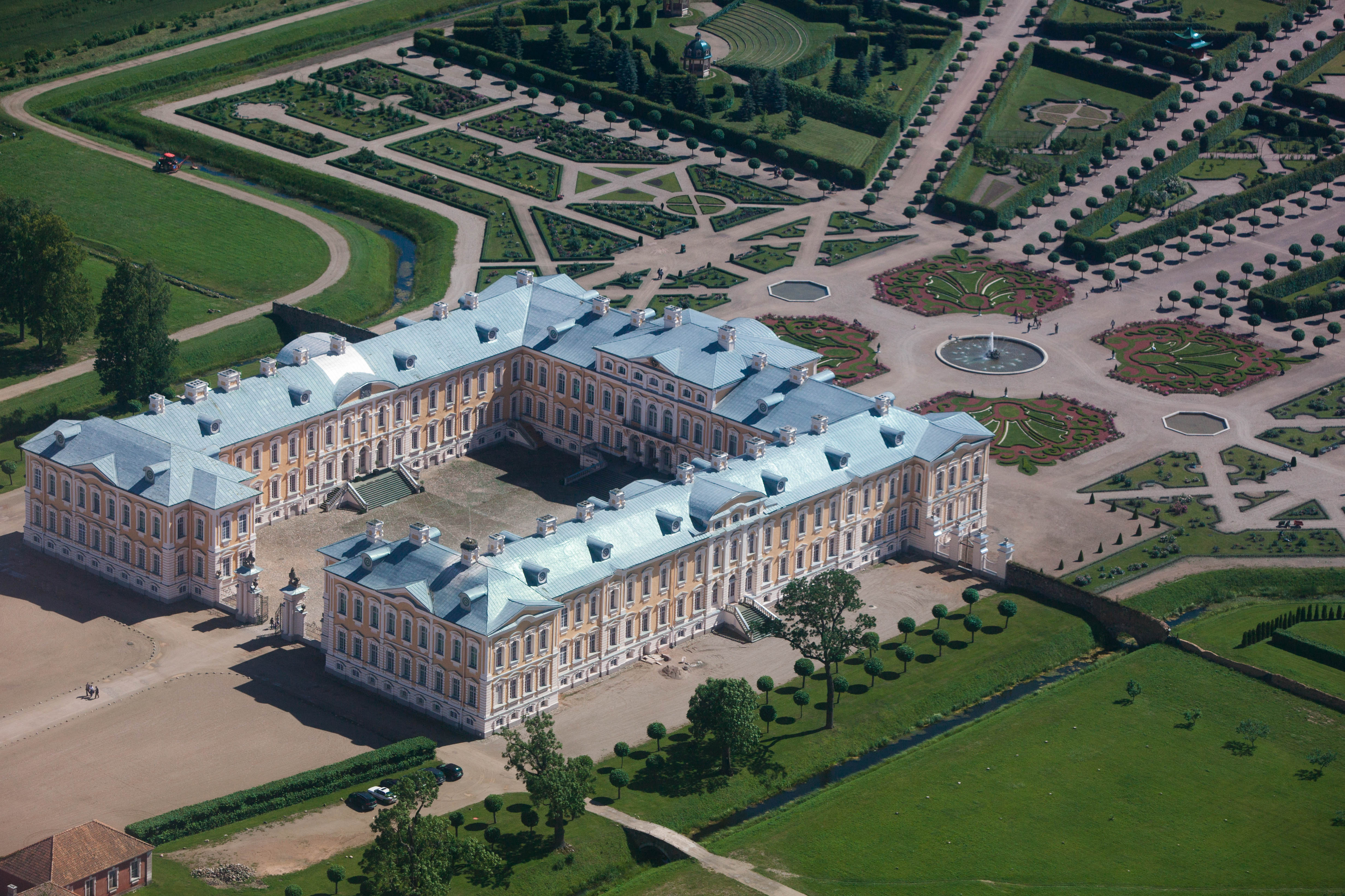 rundale_palace_still_the_most_beautiful_in_the_world_latvia_10759228303.jpg