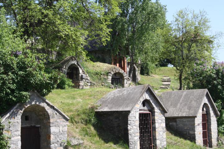 Erdőhorváti_Tokaj_Pincesor.jpg