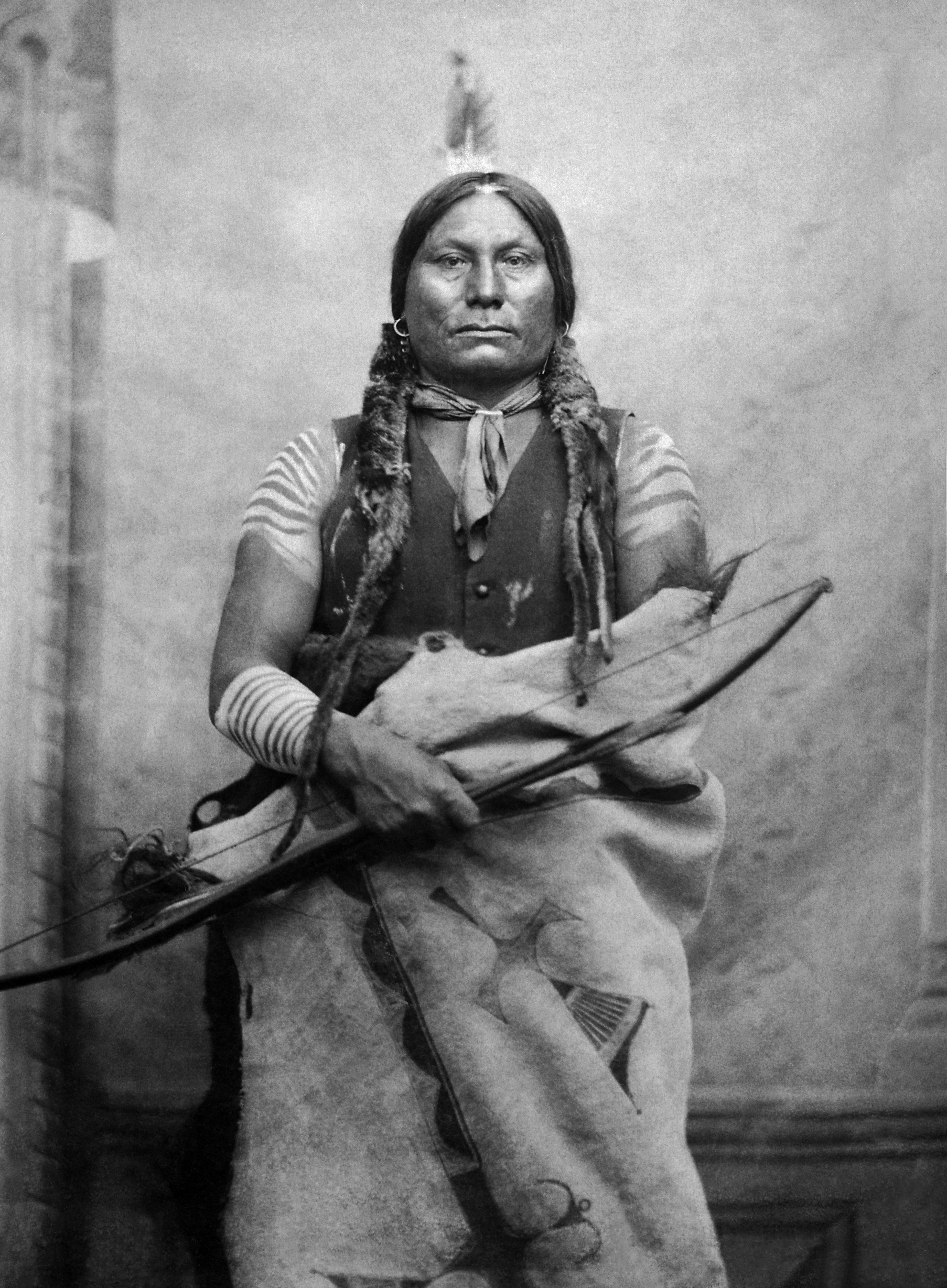 gall_or_gaul_fighting_leader_of_the_combined_sioux_tribes_in_the_battle_of_little_big_horn_from_l_d_greene_album_nara_533088restoredh.jpg