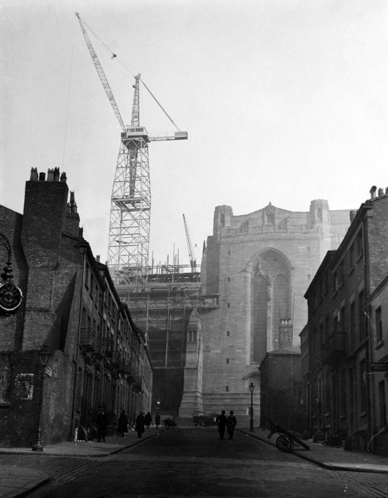 liverpools-anglican-cathedral-under-construction.jpg