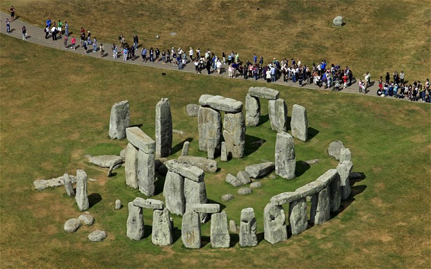 stonehenge_2540465b.jpg