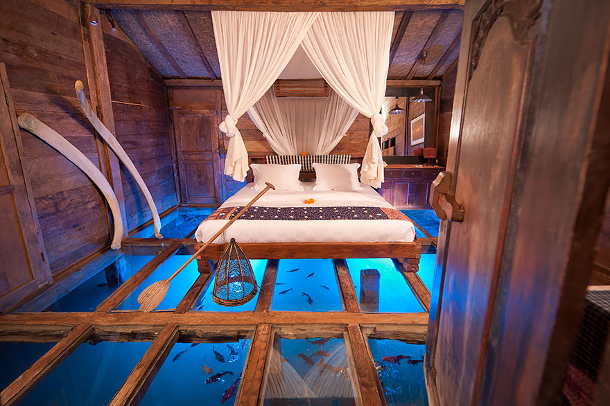 the_glass_floor_udang_house_bali.jpg