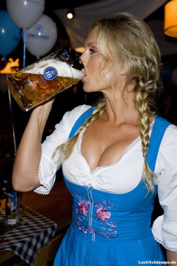 oktoberfest-girls-10.jpg