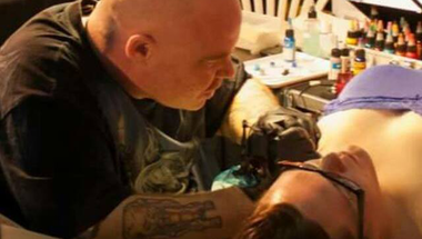Exkluzív interjú! Ismerd meg az életmentő tetoválás ötletgazdáját! #értékesötletek
