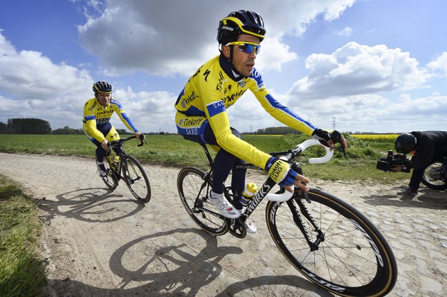 Alberto-Contador-training-cobbles-2014-4-630x419.jpg