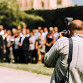 A fotós feladata, hogy az álomesküvőtök megörökítse a képein