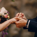 A tökéletes esküvői ceremónia kulcsa, avagy miért hasznos egy jó szertartásvezető?