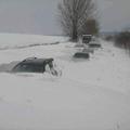 Autókat temet a hófúvás a Vajdaságban