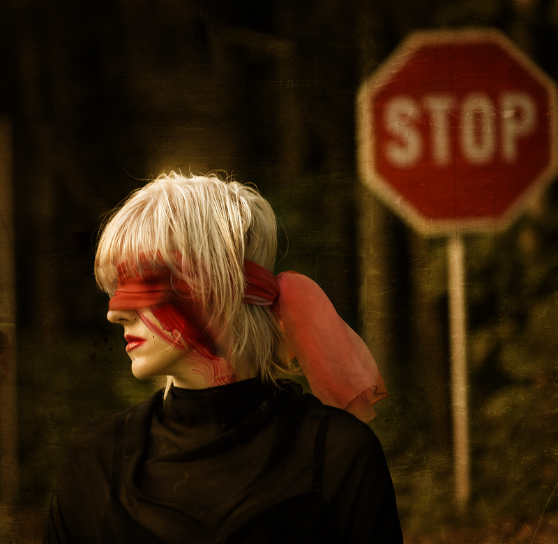 STOP_by_ssuunnddeeww.jpg
