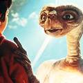 E.T. felbukkan
