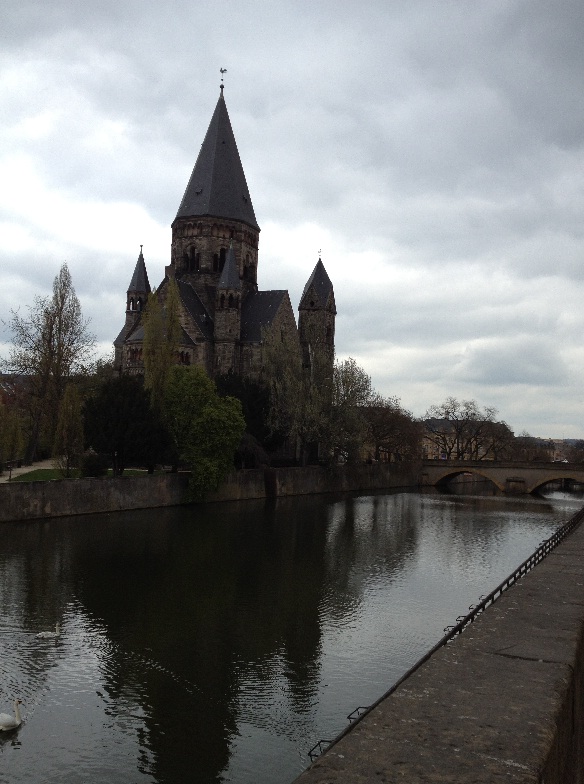 Temple Neuf a Moselle folyón.jpg